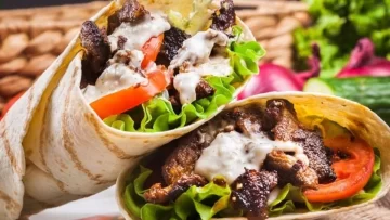 Kebab casero con carne de ternera: la receta turca más sabrosa con salsa de yogur