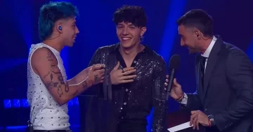 Luck Ra emocionó al público con un gesto solidario hacia un participante de La Voz Argentina: “Te puede ayudar mucho”