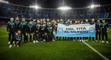 Racing ovacionó a sus juveniles subcampeones del mundo: Benicio Romero dijo presente Racing ovacionó a sus juveniles subcampeones del mundo: Benicio Romero dijo presente