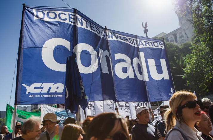 Tras el veto a la ley de financiamiento universitario, oposición, gremios y estudiantes convocan a una marcha