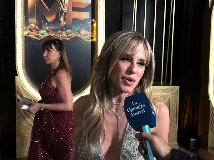  Mariana Fabbiani recibió el Martín Fierro al mejor Magazine por DDM y habló con La Opinión Austral. FOTO: CAMILA FERRER POSE / LA OPINIÓN AUSTRAL.