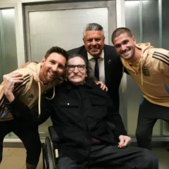 El emocionante encuentro entre Lionel Messi y Charly García tras la goleada de Argentina: “Que Dios te bendiga”