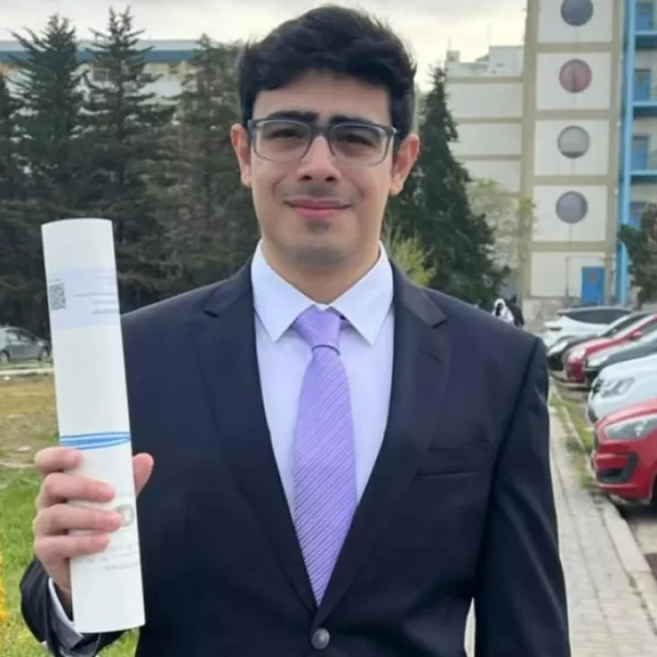 Es de Puerto Deseado y cumplió su sueño de recibirse de abogado cerca de casa Es de Puerto Deseado y cumplió su sueño de recibirse de abogado cerca de casa