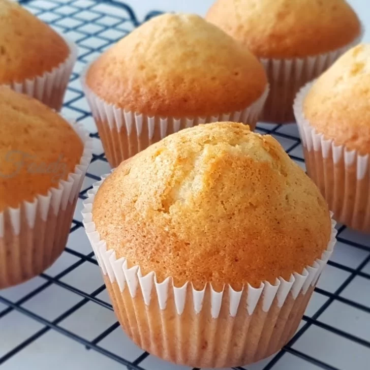 Receta de muffins sencilla y rápida, para rellenar y decorar a gusto Receta de muffins sencilla y rápida, para rellenar y decorar a gusto