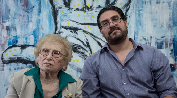  Rosa, junto a su nieto Guillermo Rodolfo Pérez Roisinblit.