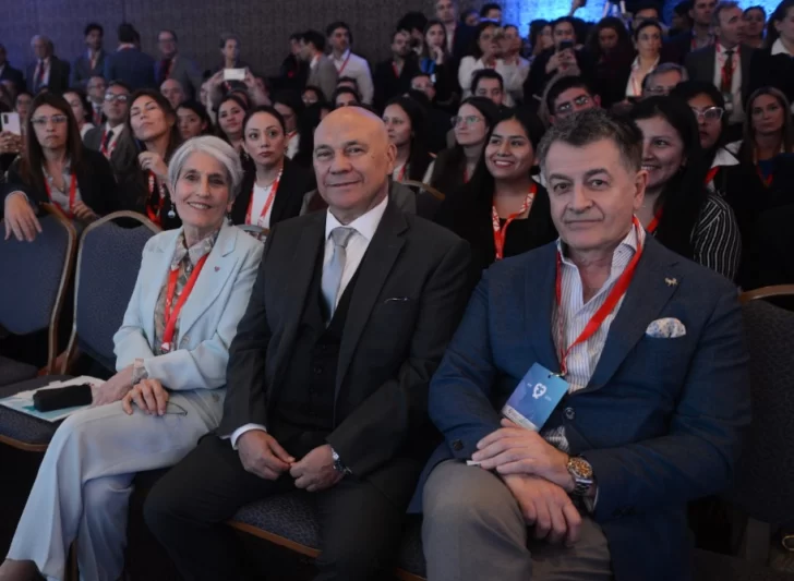  Liliana Favaloro, presidenta de la Fundación Favaloro; Raúl Olmos, presidente de Grupo Olmos, y Marcelo Carbone, vicepresidente del Grupo Olmos. Fotos: Hernán Nersesian y Pablo Villán/ Crónica