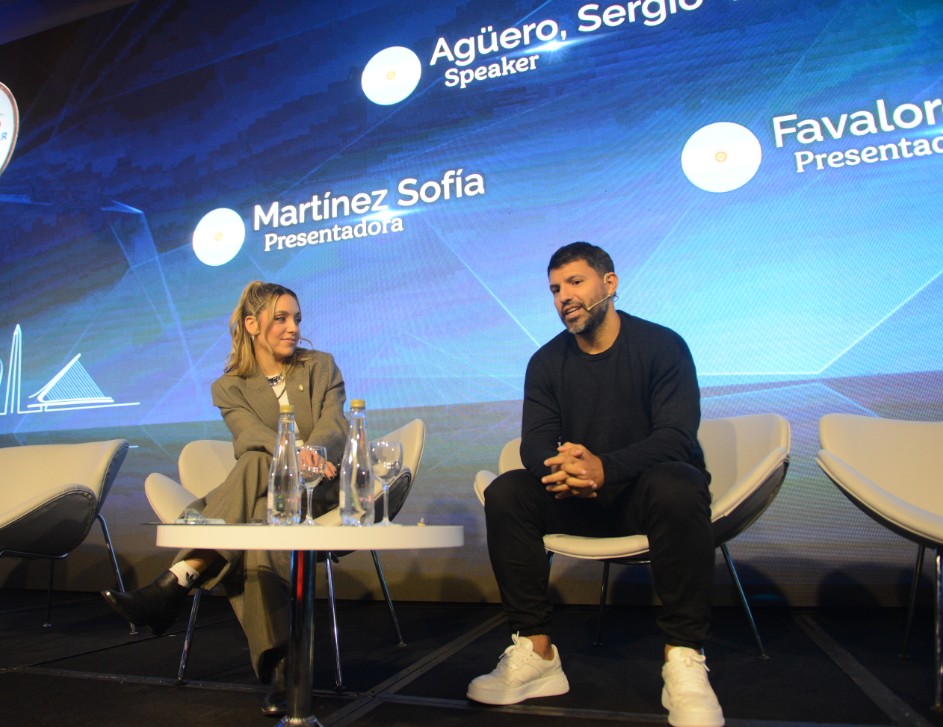  El exfutbolista Sergio Agüero habló sobre su enfermedad cardíaca. Sofía Martínez, fue la presentadora. Fotos: Hernán Nersesian y Pablo Villán/ Crónica
