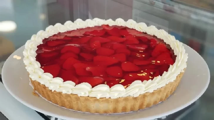 Receta de tarta de frutillas y crema chantilly en muy pocos pasos