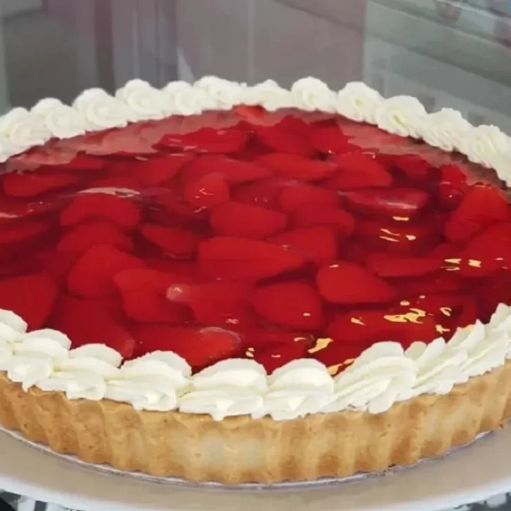 Receta de tarta de frutillas y crema chantilly en muy pocos pasos Receta de tarta de frutillas y crema chantilly en muy pocos pasos