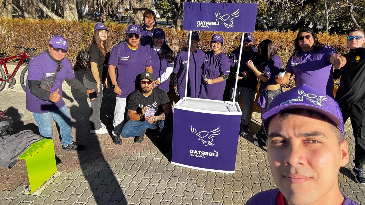  “Venimos con mucho trabajo, recorriendo Caleta, Perito y Las Heras; en todos lados sentimos una respuesta positiva de la gente, que se acerca, pregunta y quiere saber cómo sigue todo esto”.