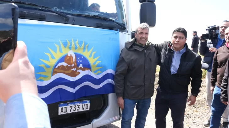  Gustavo Sívori junto al gobernador Claudio Vidal, en Ramón Santos.