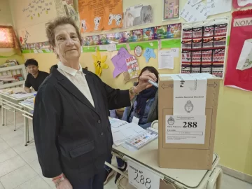 Amada García, 91 años, fue la primera cocinera del comedor de la Escuela N°3 y volvió a votar con alegría Amada García, 91 años, fue la primera cocinera del comedor de la Escuela N°3 y volvió a votar con alegría