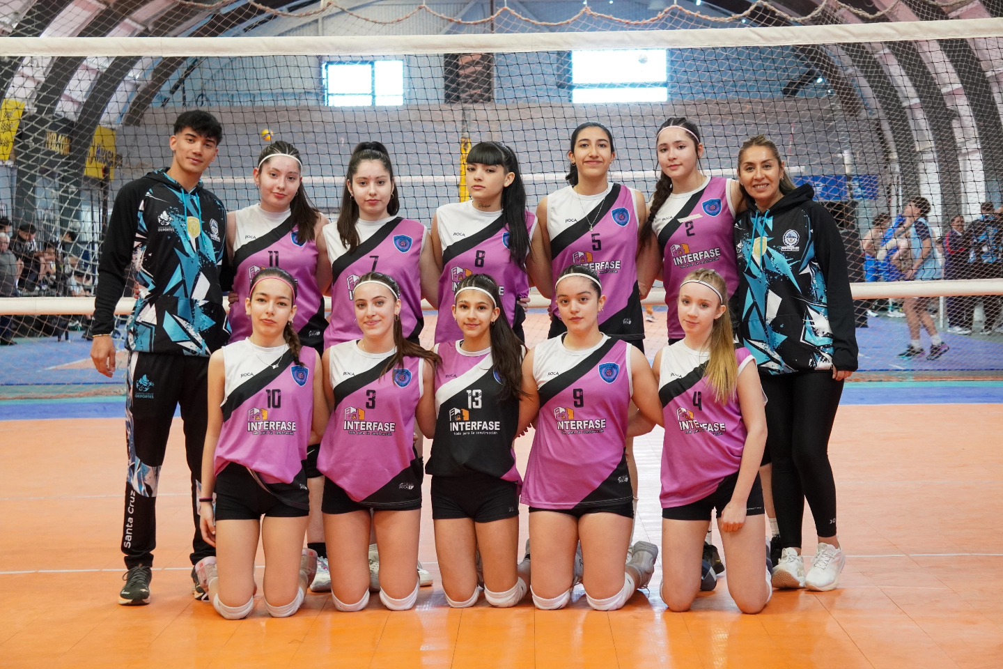 Santa Cruz sigue fuerte en los Juegos Evita: barrida en bádminton, remontada en hockey y finales para el tenis de mesa