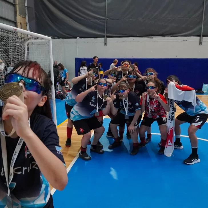Santa Cruz campeón nacional en futsal femenino y cierre histórico en los Juegos Evita Santa Cruz campeón nacional en futsal femenino y cierre histórico en los Juegos Evita