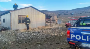 Fuertes vientos en Tres Lagos provocaron la voladura de chapas de una vivienda en construcción