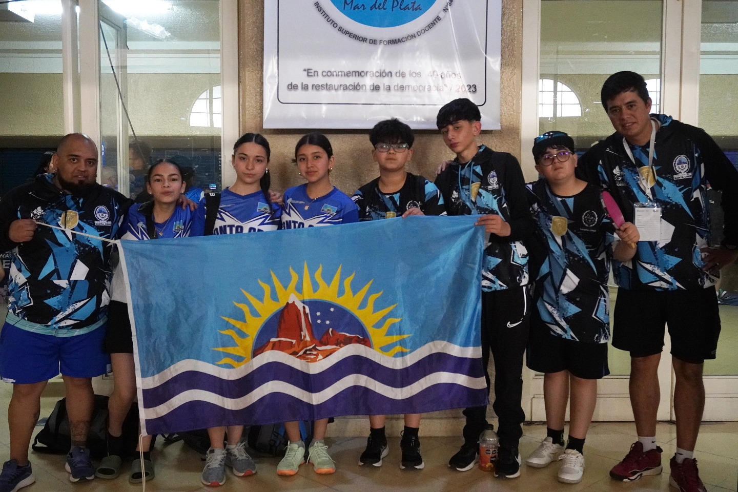 Santa Cruz sigue fuerte en los Juegos Evita: barrida en bádminton, remontada en hockey y finales para el tenis de mesa