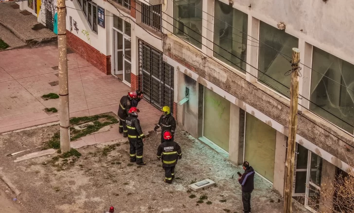 Explotó un medidor eléctrico en pleno centro de Río Gallegos: no hubo personas heridas