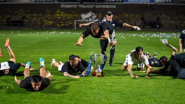  El festejo de los jugadores tras la consagración.