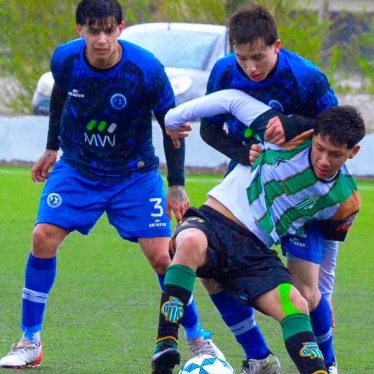 Torneo Regional Federal Amateur: Boxing ganó el clásico bajo la lluvia y se subió a la punta Torneo Regional Federal Amateur: Boxing ganó el clásico bajo la lluvia y se subió a la punta