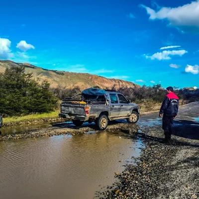 Un vehículo terminó en una zanja y movilizó a los bomberos de El Chaltén