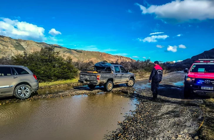 Un vehículo terminó en una zanja y movilizó a los bomberos de El Chaltén