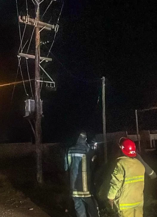 Alarma por una conexión eléctrica clandestina que generó chispazos en el barrio San Benito