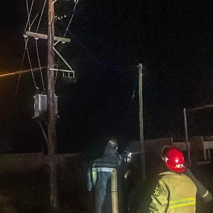 Alarma por una conexión eléctrica clandestina que generó chispazos en el barrio San Benito Alarma por una conexión eléctrica clandestina que generó chispazos en el barrio San Benito
