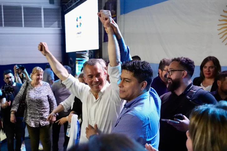 Daniel Álvarez en el cierre de campaña en Pico Truncado: “Nuestra misión es poner a Santa Cruz de pie”