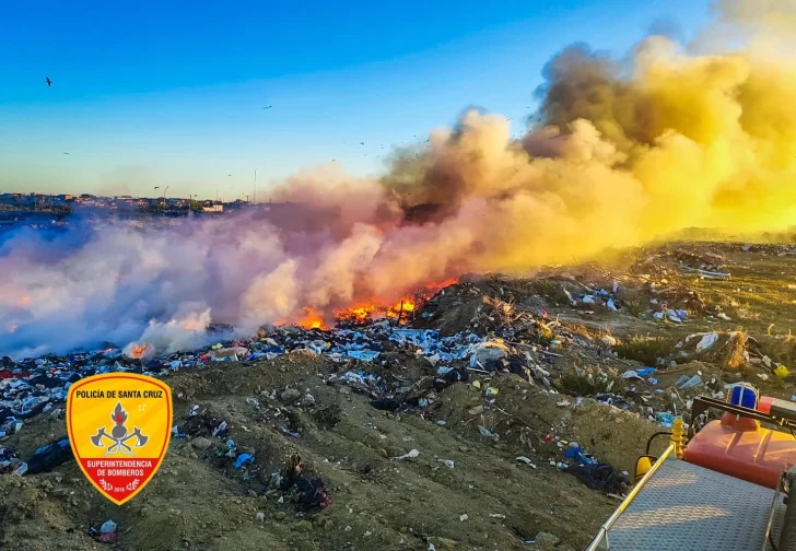Un importante incendio de residuos en el vaciadero de Puerto San Julián causó alarma