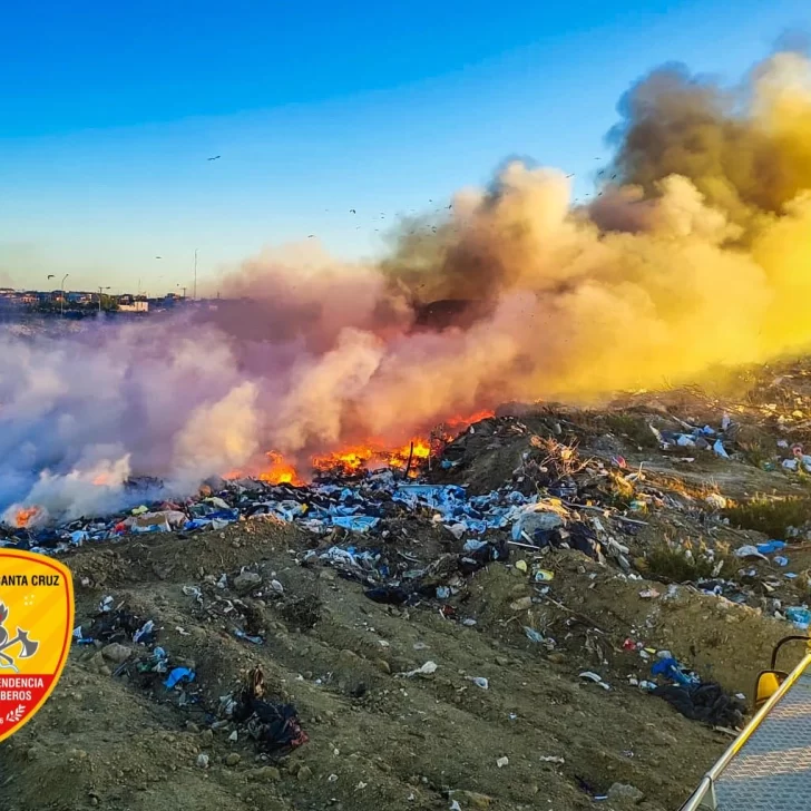 Un importante incendio de residuos en el vaciadero de Puerto San Julián causó alarma