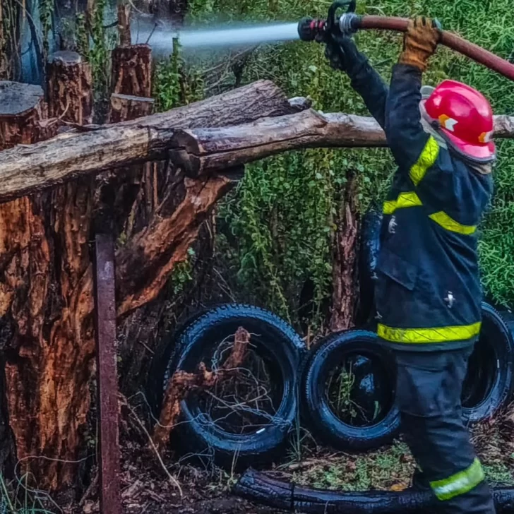 Bomberos de El Calafate controlaron un incendio originado por la quema de residuos