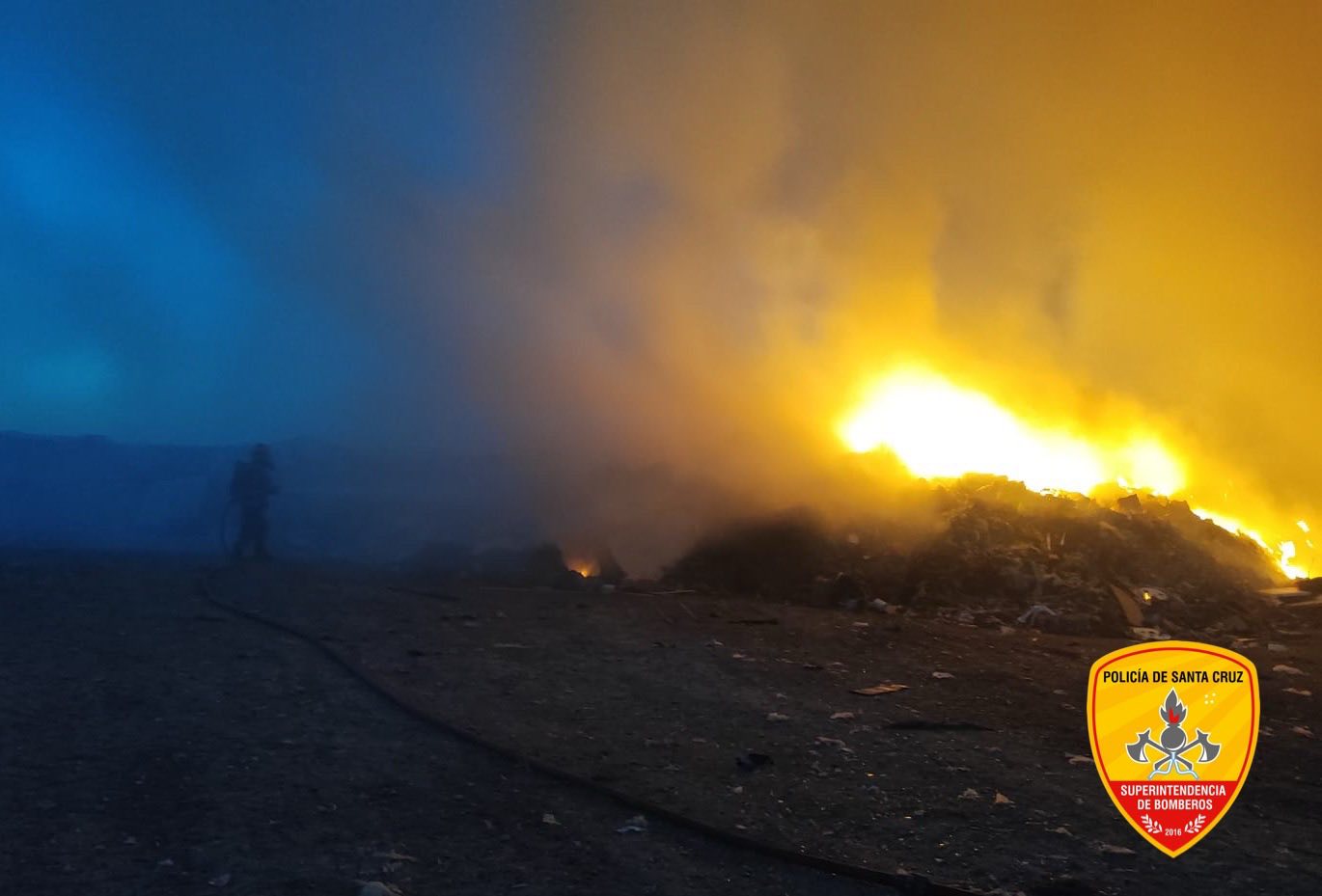  El vaciadero municipal se vio afectado por un incendio.