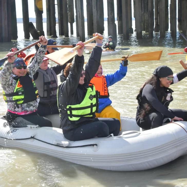 “Remamos por ella”: conmovedora 5ta edición de la Regata Rosa en homenaje a Paula Carrillo “Remamos por ella”: conmovedora 5ta edición de la Regata Rosa en homenaje a Paula Carrillo
