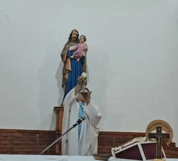 El padre Raúl Domínguez continúa su gira carismática por el norte de Santa Cruz