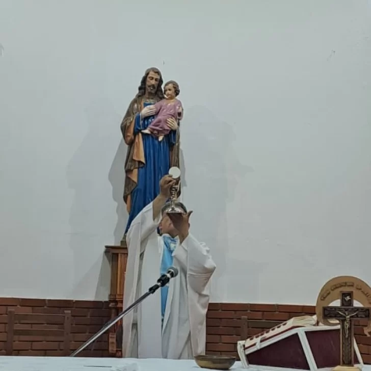 El padre Raúl Domínguez continúa su gira carismática por el norte de Santa Cruz