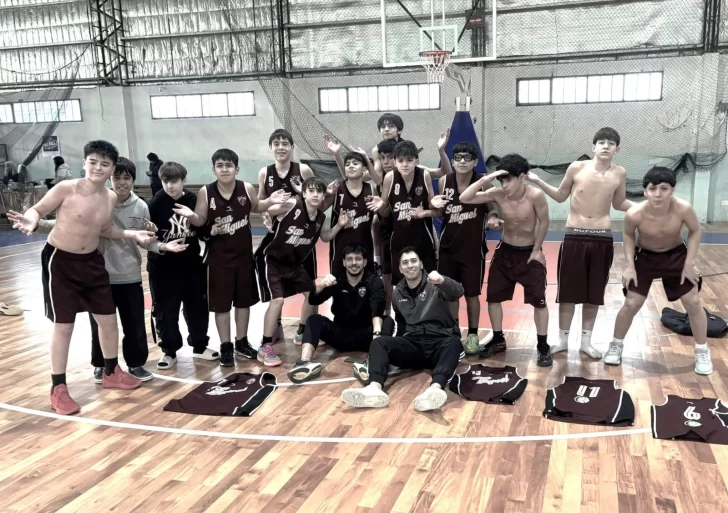 Juegan torneo aniversario del club Sokol