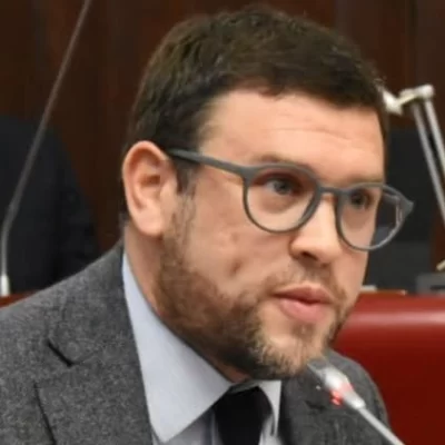 Pais: “Pasamos de acusar de delitos a volver a hacer negocios”