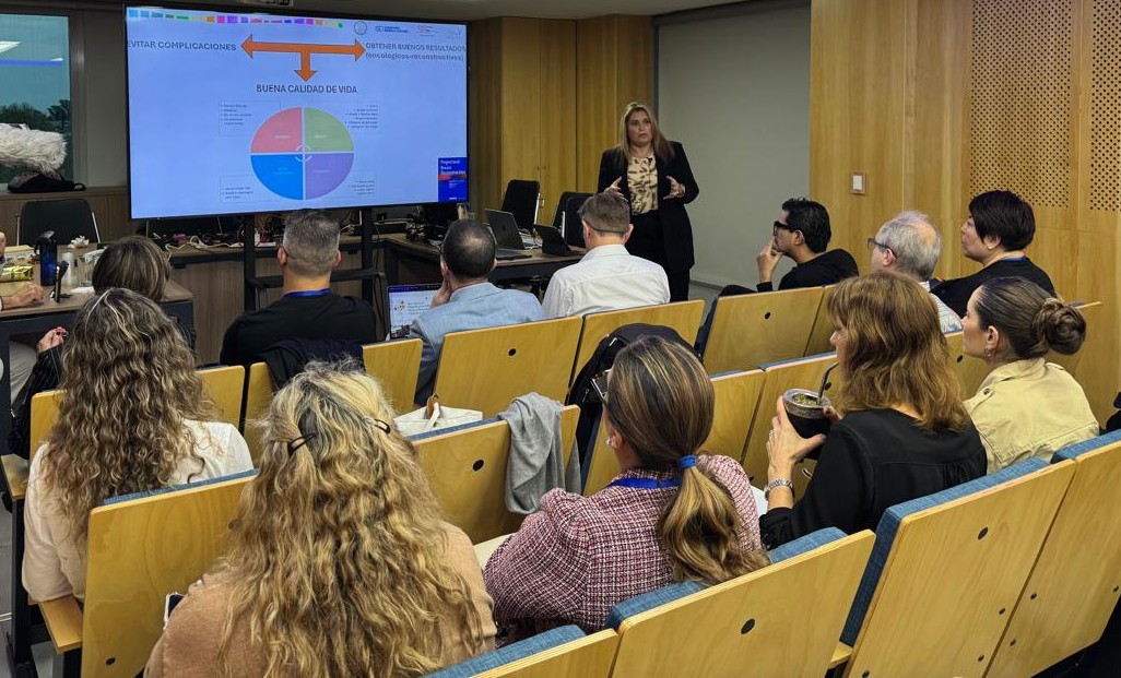  Cimato recalcó que el 70 % de los casos se presentan en mujeres sin antecedentes familiares, por lo que es fundamental no esperar síntomas para hacerse los estudios.