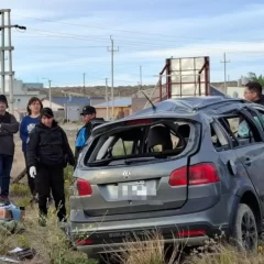 Muerte de una mamá tras un vuelco en Comodoro: había cocaína en el auto y en la casa de la pareja