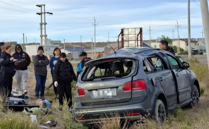 Muerte de una mamá tras un vuelco en Comodoro: había cocaína en el auto y en la casa de la pareja