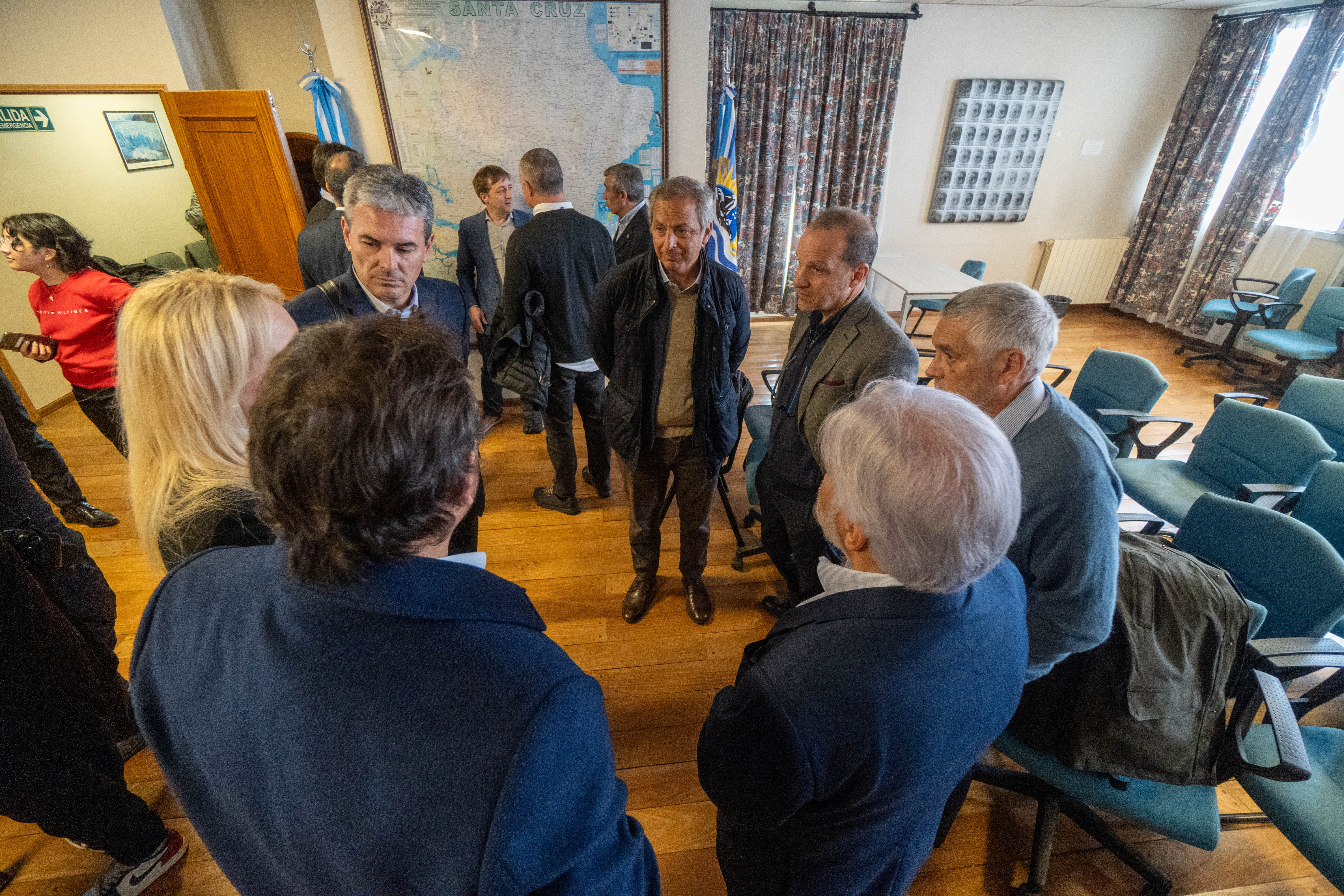  Algunos de los empresarios que conforman la UTE que busca operar las 10 áreas petroleras: Martín Cerdá, de Azruge S.A.; Marcelo Gonzalez de Quintana E&P Argentina SRL; Gustavo Salerno CEO de Patagonia Resources S.A. y Fernando Garau, gerente de administración de Patagonia Resources S.A. FOTO: LEANDRO FRANCO/ LA OPINIÓN AUSTRAL