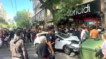 Un auto atropelló a varias personas y hay siete heridos Un auto atropelló a varias personas y hay siete heridos