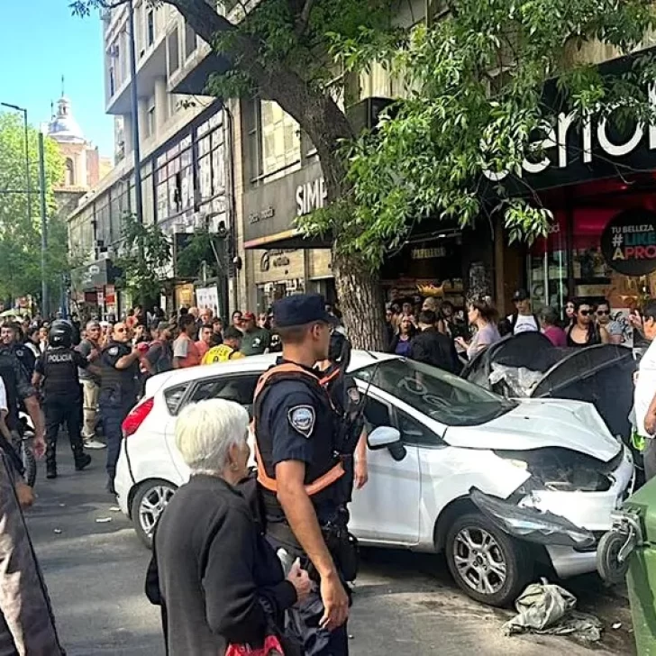 Un auto atropelló a varias personas y hay siete heridos Un auto atropelló a varias personas y hay siete heridos