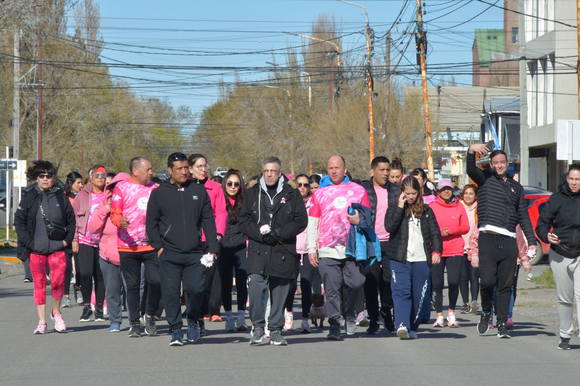  La Caminata Rosa fue convocada por la Policía de Santa Cruz. Foto: José Silva/La Opinión Austral
