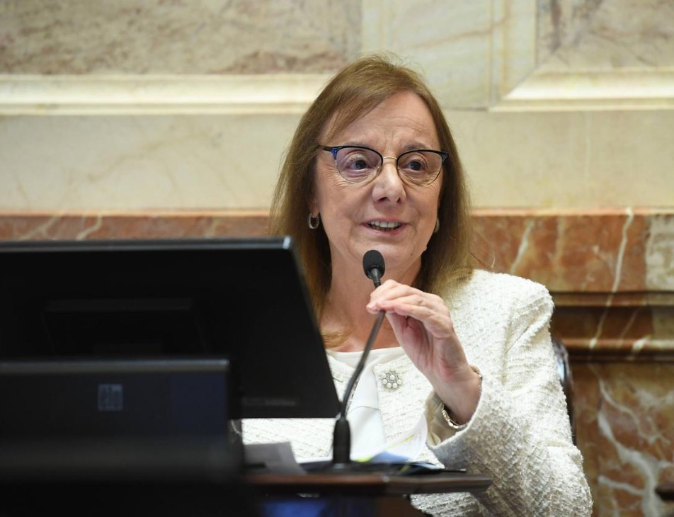  En el cierre de su intervención, Kirchner advirtió: “La libertad avanza, ¿avanza cómo? ¿Destruyendo el tejido social? ¿Empobreciendo a las mayorías? ¿No considerando la salud pediátrica?