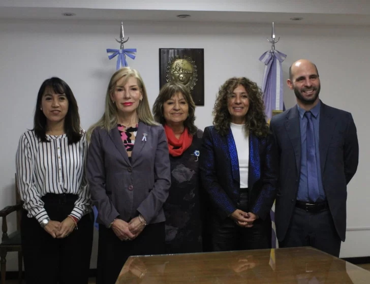  Meses atrás, los vocales del TSJ Paula Ludueña, Alicia de los Ángeles Mercau y Fernando Basanta, junto a la diputada Adriana Nieto, autora de la ley que elevó de 5 a 9 la cantidad de vocales.