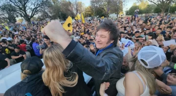 Disturbios en la peatonal frustraron el acto de Milei y alteraron su agenda en Santa Fe Disturbios en la peatonal frustraron el acto de Milei y alteraron su agenda en Santa Fe