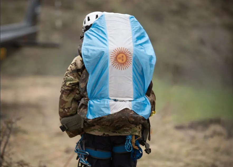  Estas exigencias sirven para poner a prueba el material técnico (esquís, crampones, cuerdas, vestimenta, GPS, etc.).