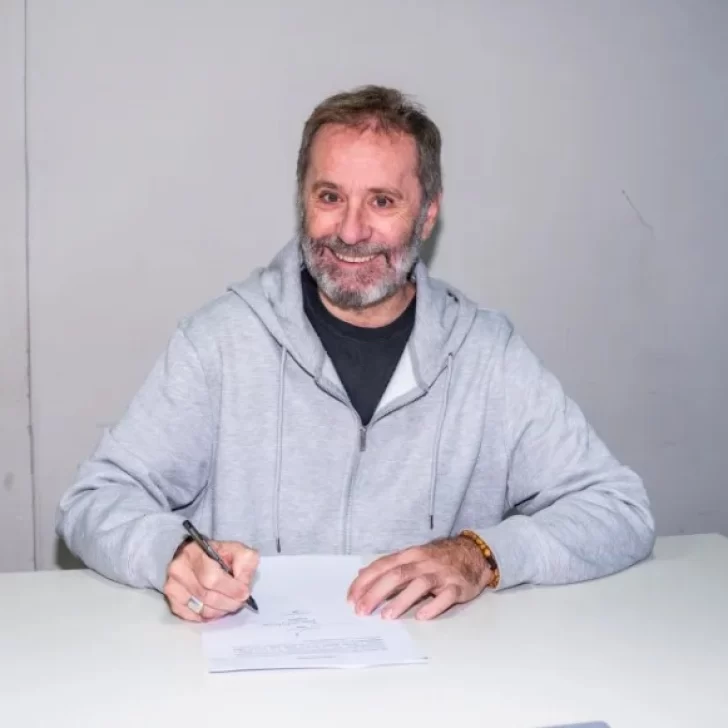 Juan Carlos Molina: el cura candidato en las elecciones 2025 que “es fuego” como el evangelio Juan Carlos Molina: el cura candidato en las elecciones 2025 que “es fuego” como el evangelio