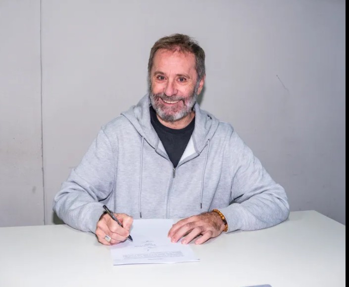 Juan Carlos Molina: el cura candidato en las elecciones 2025 que “es fuego” como el evangelio